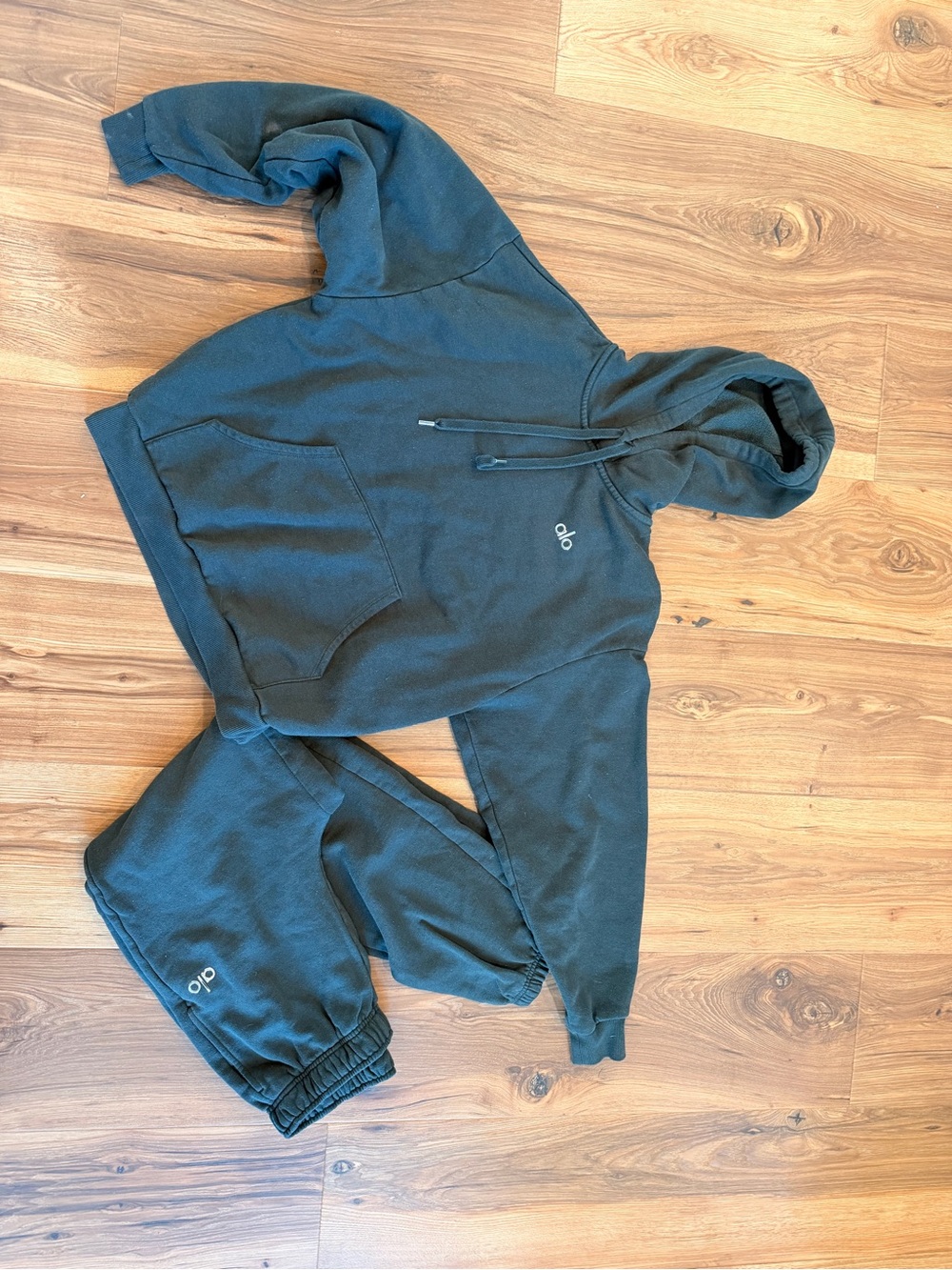 ALO yoga Dark Green Hoodie & Joggers Set – acolade